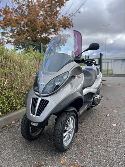 PIAGGIO MP3 400