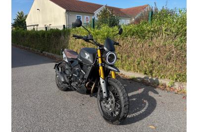 MOTO MORINI SEIEMMEZZO SCR 650