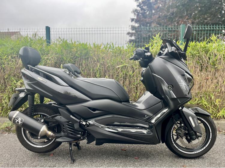 YAMAHA X-MAX 125