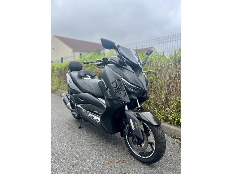 YAMAHA X-MAX 125
